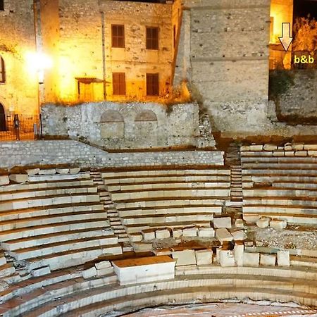 Апартаменты Casa Al Teatro Террачина Экстерьер фото